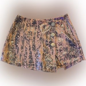 Women’s Size L snakeskin skirt/skort